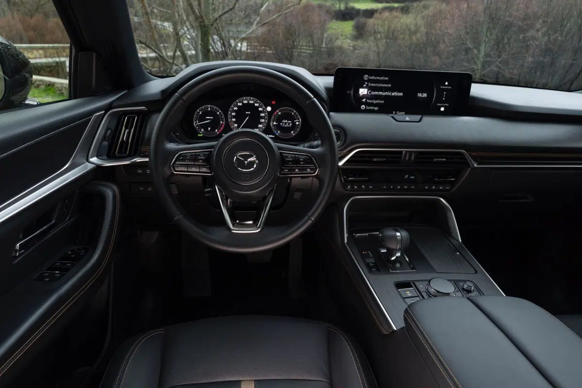 Nuova Mazda CX-60: le immagini degli interni (9)