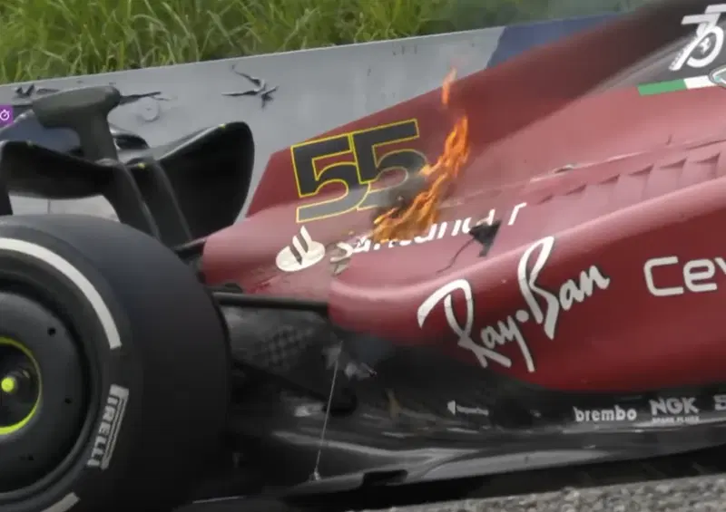 Incendio sulla Ferrari di Carlos Sainz