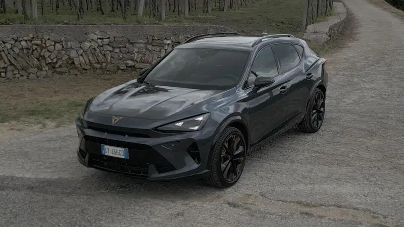Cupra Formentor e-HYBRID: doppia anima tra elettrico e benzina, ma una gamma completa