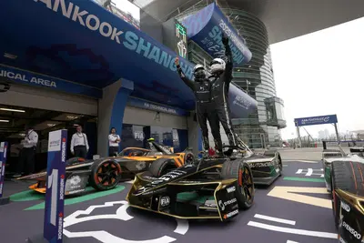 Formula E. Colpaccio DS Penske all'E-Prix di Shanghai 2025: Guenther fa doppietta con Jean-&Eacute;ric Vergne in Gara 1 