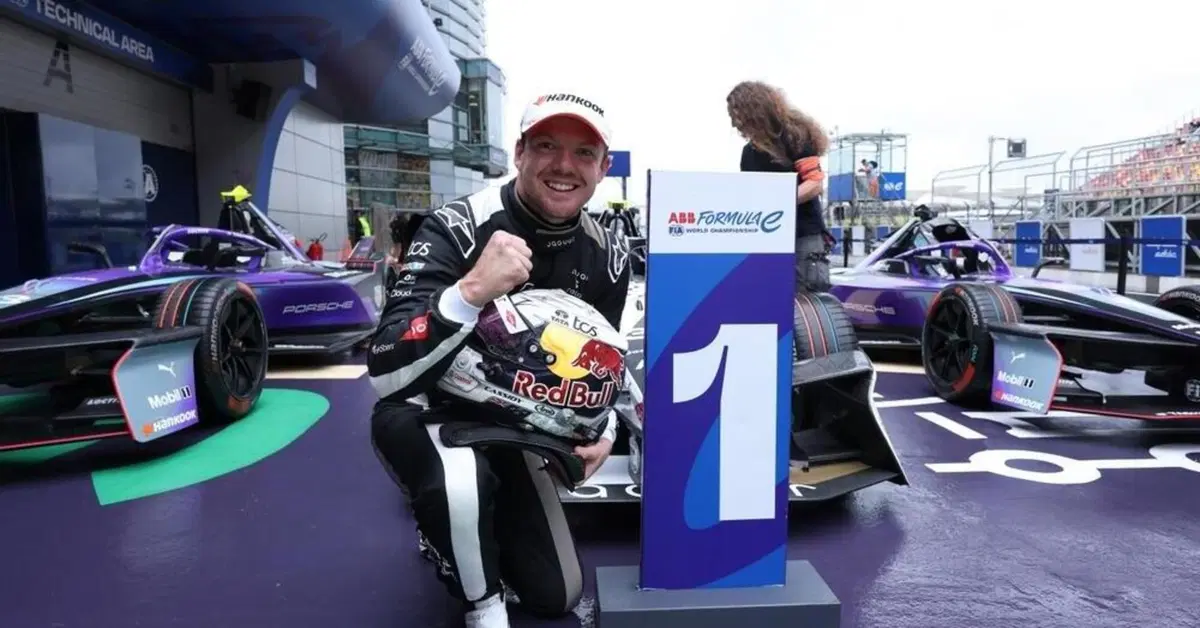 Formula E. Cassidy trionfa sotto la pioggia di Gara 2 dell'E-Prix di Shanghai 2025