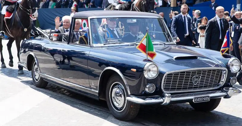 Festa della Repubblica: la Lancia Flaminia accompagna il Presidente nella parata a Roma