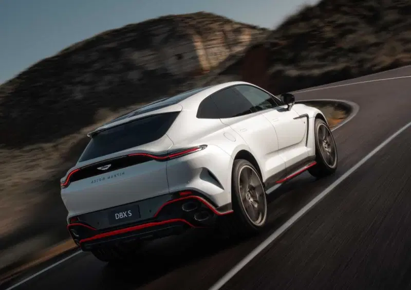 Aston Martin DBX (2)
