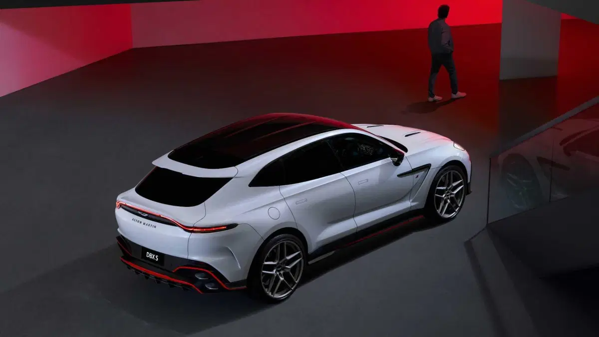 Aston Martin DBX (6)