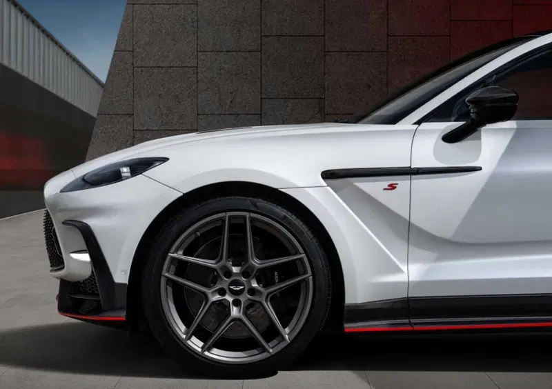 Aston Martin DBX (15)