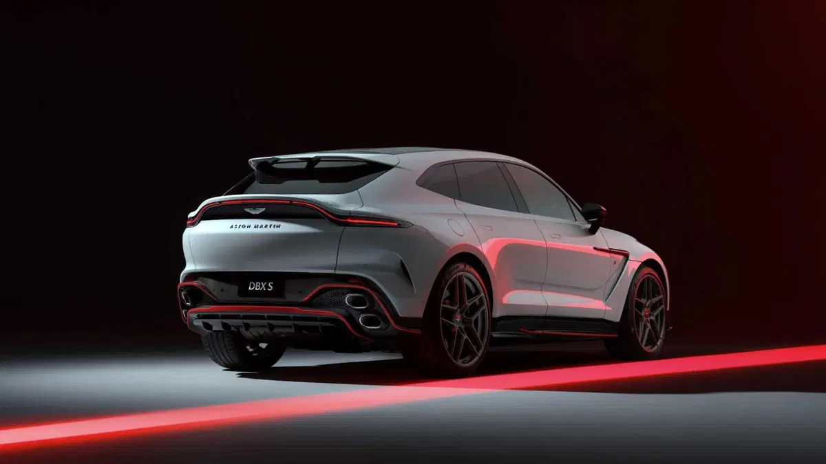 Aston Martin DBX (8)