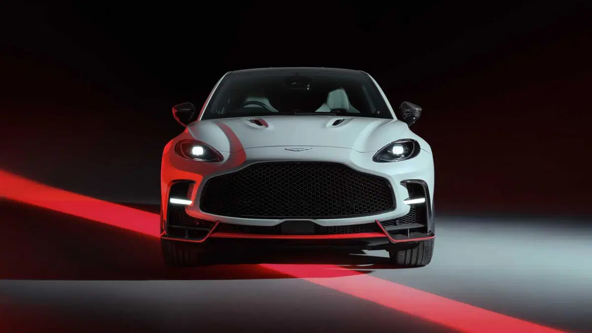Aston Martin DBX (10)