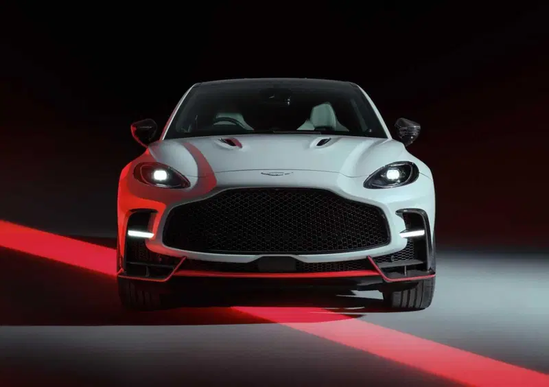 Aston Martin DBX (10)