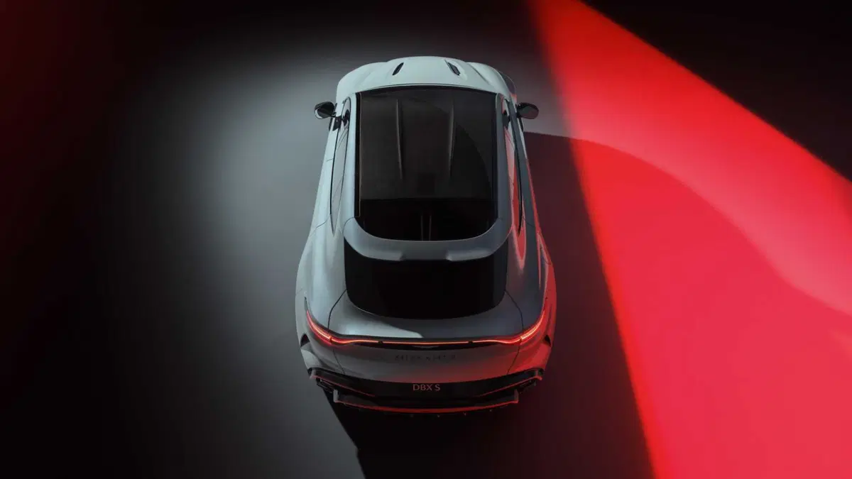 Aston Martin DBX (9)