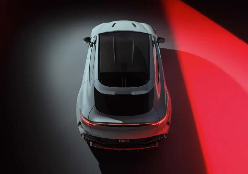 Aston Martin DBX (9)