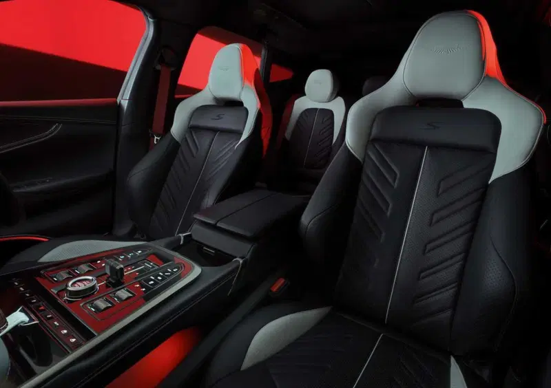 Aston Martin DBX (12)