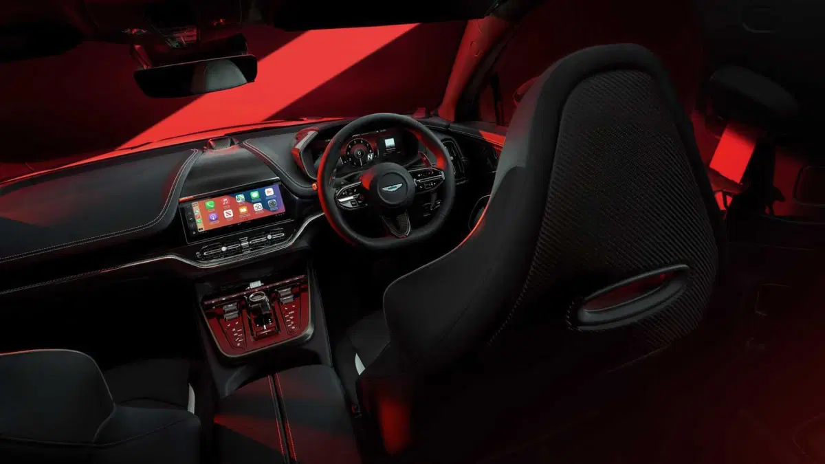 Aston Martin DBX (11)