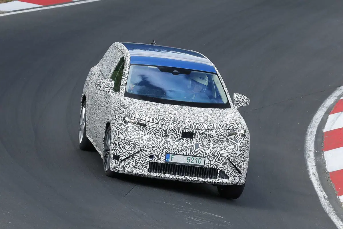 Skoda alza l’asticella: in arrivo il nuovo SUV elettrico a 7 posti [Foto Spia]