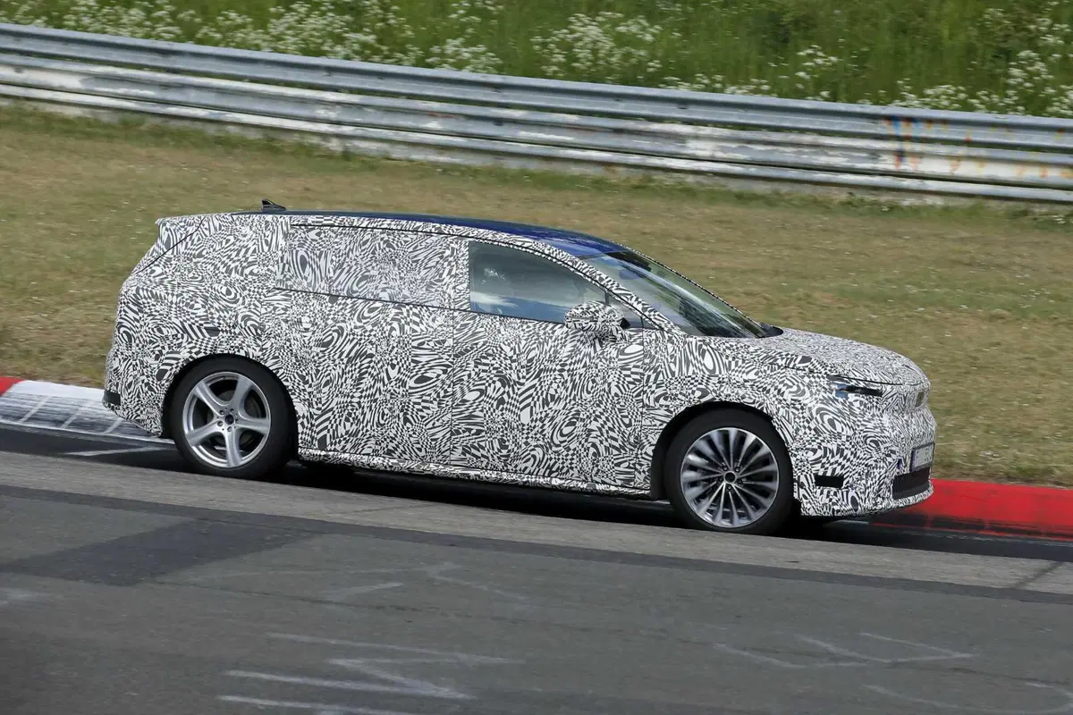 Skoda alza l’asticella: in arrivo il nuovo SUV elettrico a 7 posti [Foto Spia] (4)
