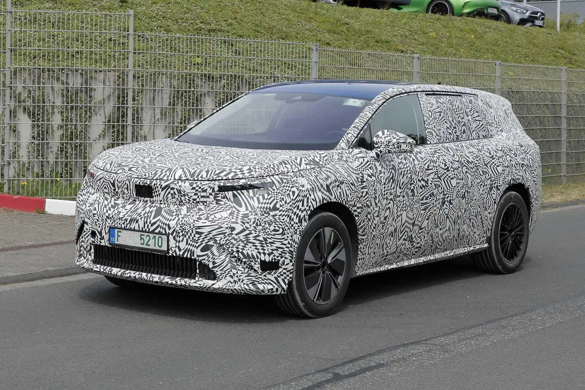Skoda alza l’asticella: in arrivo il nuovo SUV elettrico a 7 posti [Foto Spia] (11)