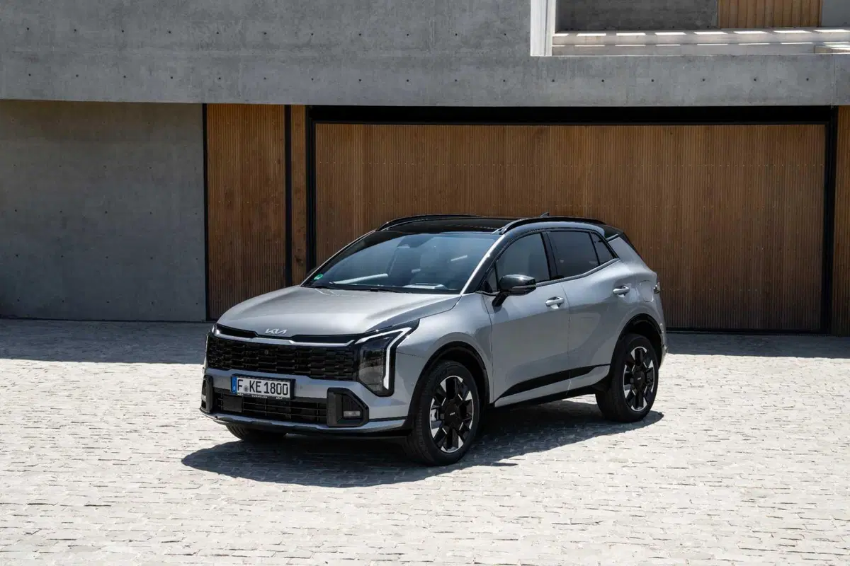 Kia Sportage 2025, arriva a settembre con tutte le opzioni elettrificate e anche il GPL (8)