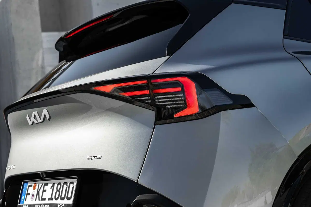 Kia Sportage 2025, arriva a settembre con tutte le opzioni elettrificate e anche il GPL (15)