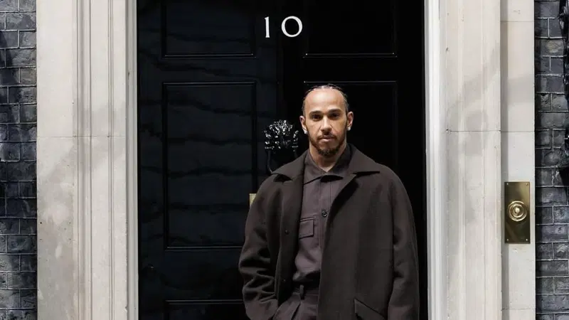 F1. Lewis Hamilton a Downing Street: ecco perch&eacute; era a colloquio con il Primo Ministro Starmer