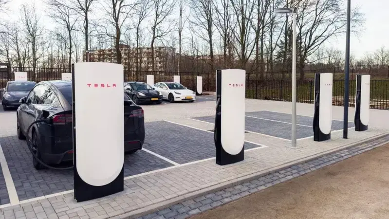 Tesla, Supercharger addio, ed Elon si arrabbia e denuncia "corruzione"