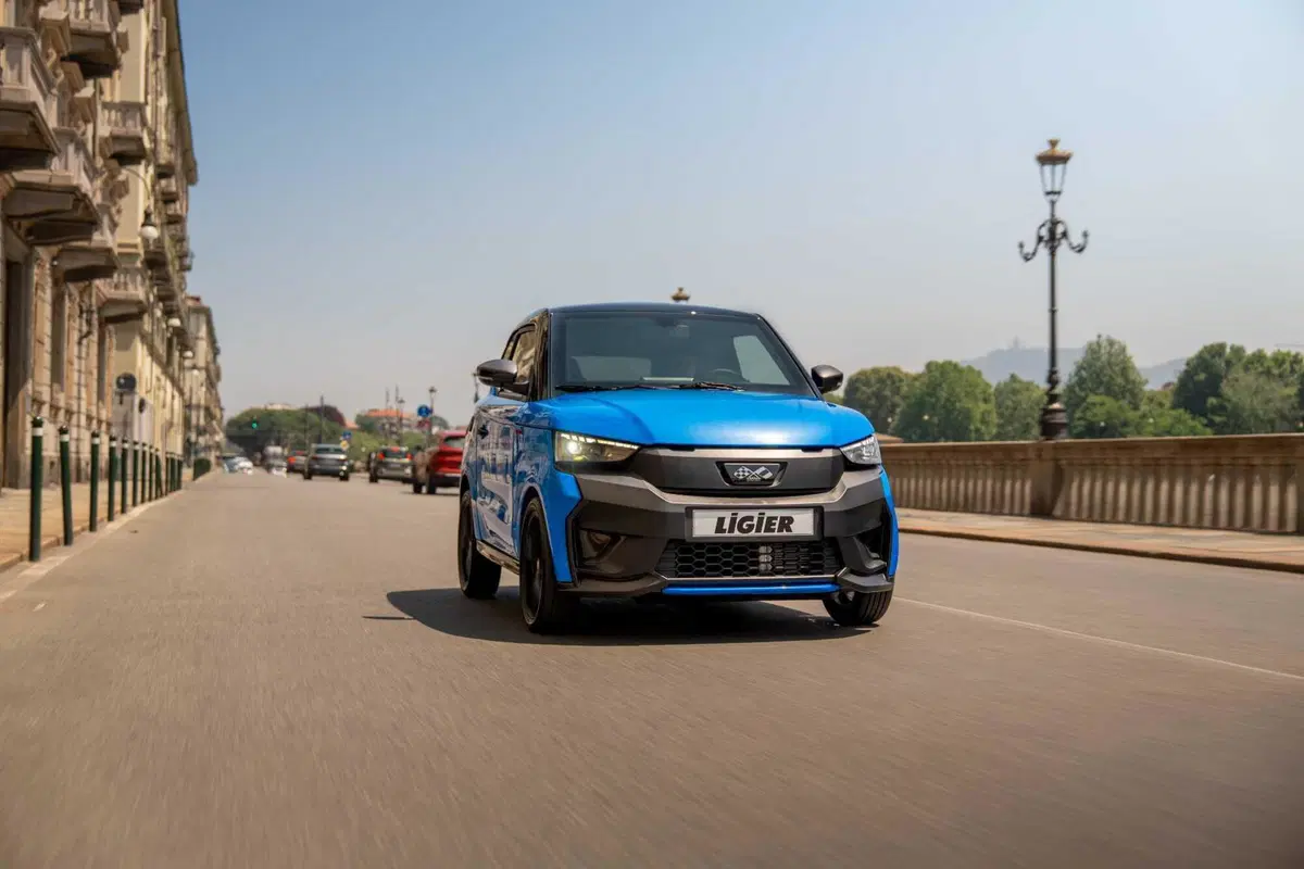 Ligier JS50 2025: il quadriciclo che si guida dai 14 anni diesel ed elettrico | Prova, prezzi e caratteristiche [VIDEO] (6)