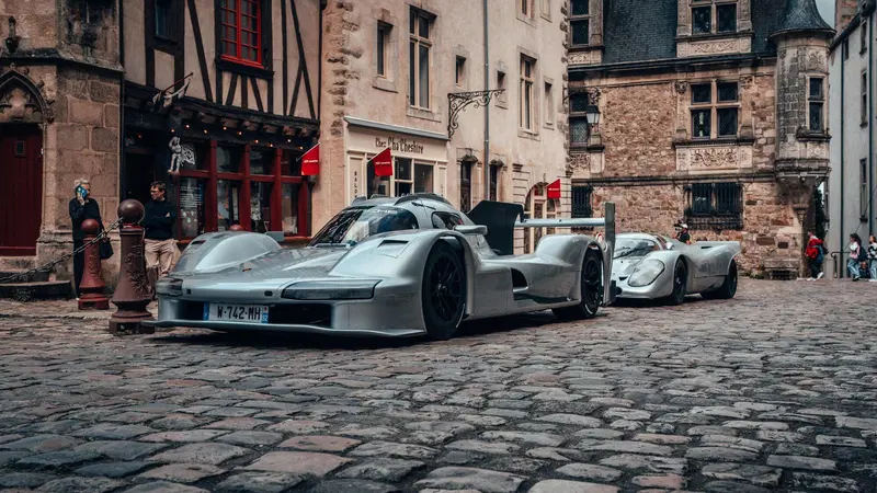 Porsche 963 RSP: la hypercar da sogno ispirata alla 917 del Conte Rossi debutta su strada a Le Mans