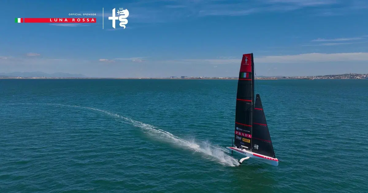 Alfa Romeo per i suoi 115 anni unisce le forze con Luna Rossa: la partnership in vista della America's Cup a Napoli