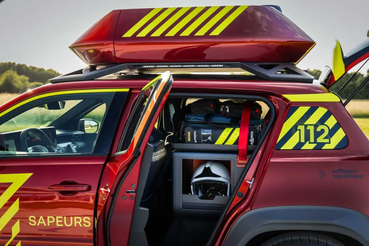 Renault Vision 4RESCUE: la demo-car elettrica per i soccorsi d’emergenza (15)