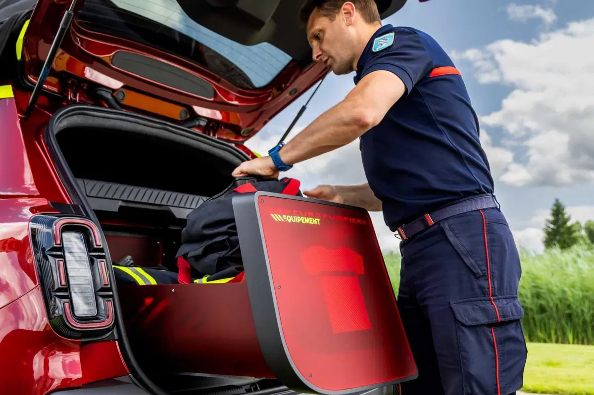 Renault Vision 4RESCUE: la demo-car elettrica per i soccorsi d’emergenza (16)