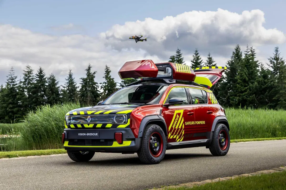 Renault Vision 4RESCUE: la demo-car elettrica per i soccorsi d’emergenza (42)