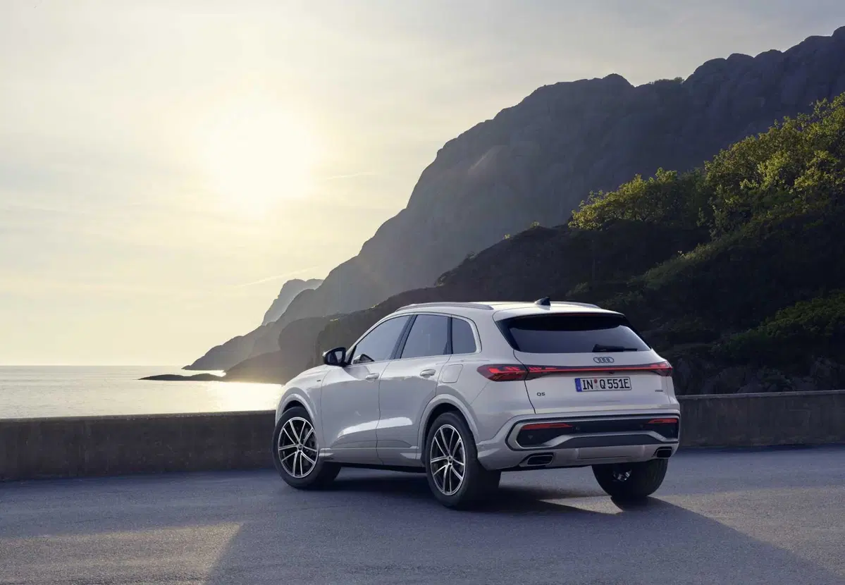 Audi Q5: debutta la e-hybrid con autonomia da record | Prezzi e caratteristiche 