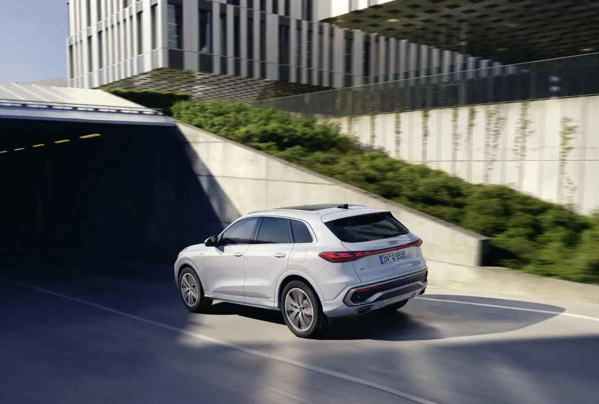 Audi Q5: debutta la e-hybrid con autonomia da record | Prezzi e caratteristiche  (3)