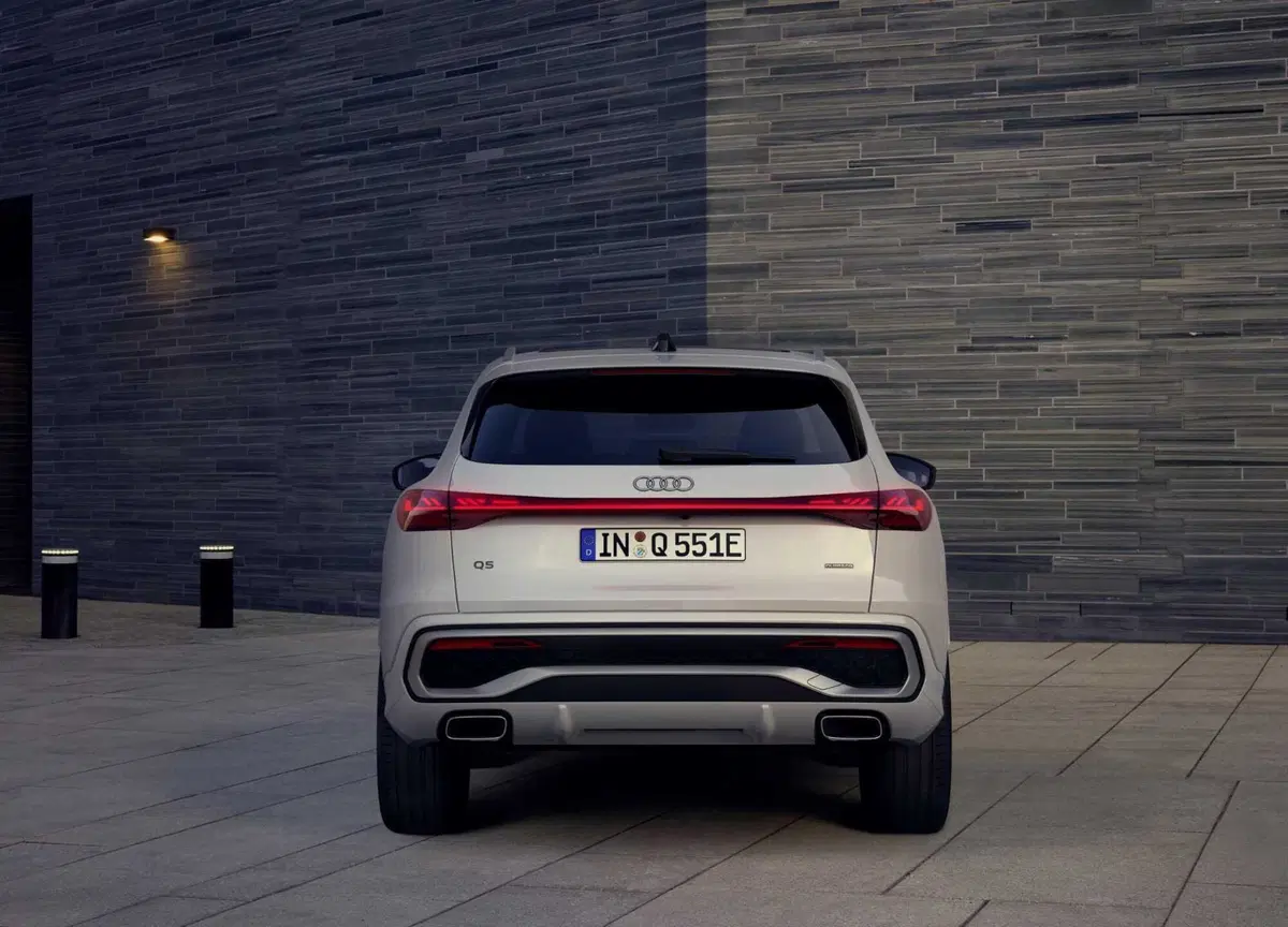 Audi Q5: debutta la e-hybrid con autonomia da record | Prezzi e caratteristiche  (5)
