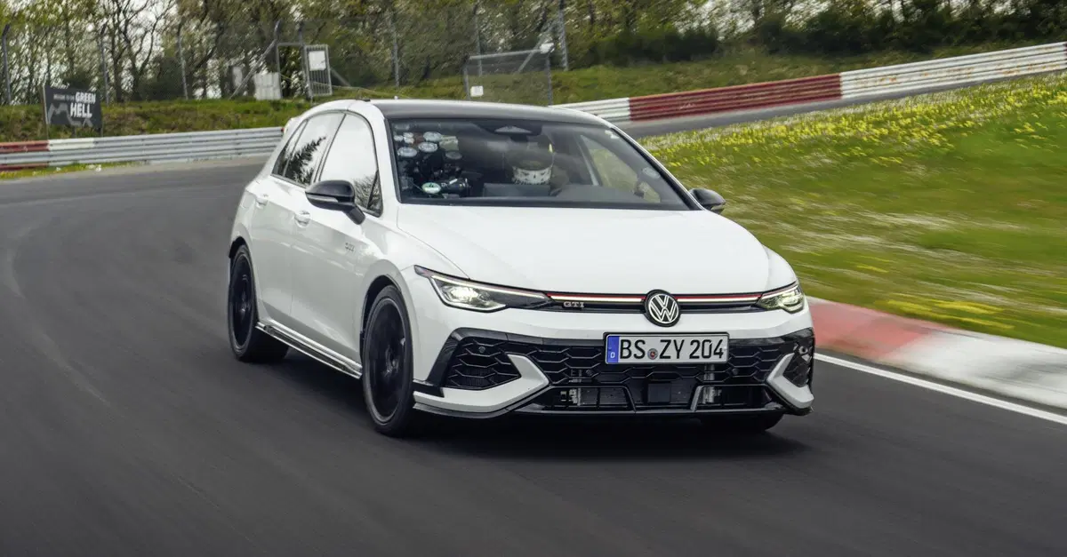 Volkswagen Golf GTI Edition 50: debutto il 20 giugno al Nurburgring, con un record gi&agrave; in tasca