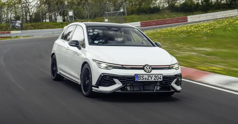 Volkswagen Golf GTI Edition 50: debutto il 20 giugno al Nurburgring, con un record gi&agrave; in tasca