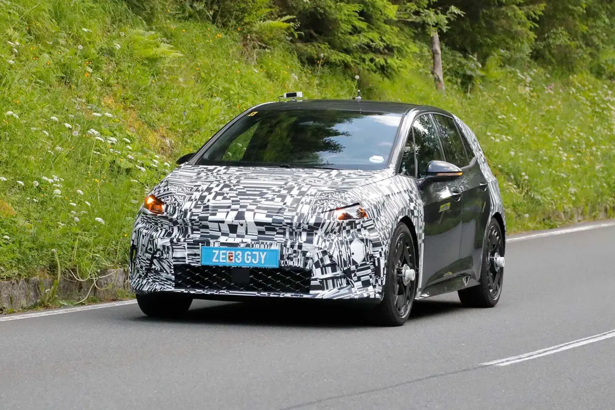 Facelift in vista per la Cupra Born: restyling in stile Formentor e Tavascan, ma il futuro resta incerto (2)
