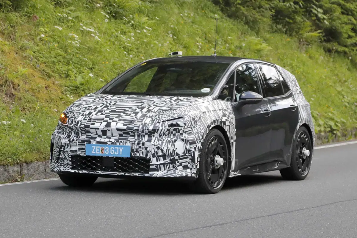 Facelift in vista per la Cupra Born: restyling in stile Formentor e Tavascan, ma il futuro resta incerto (3)