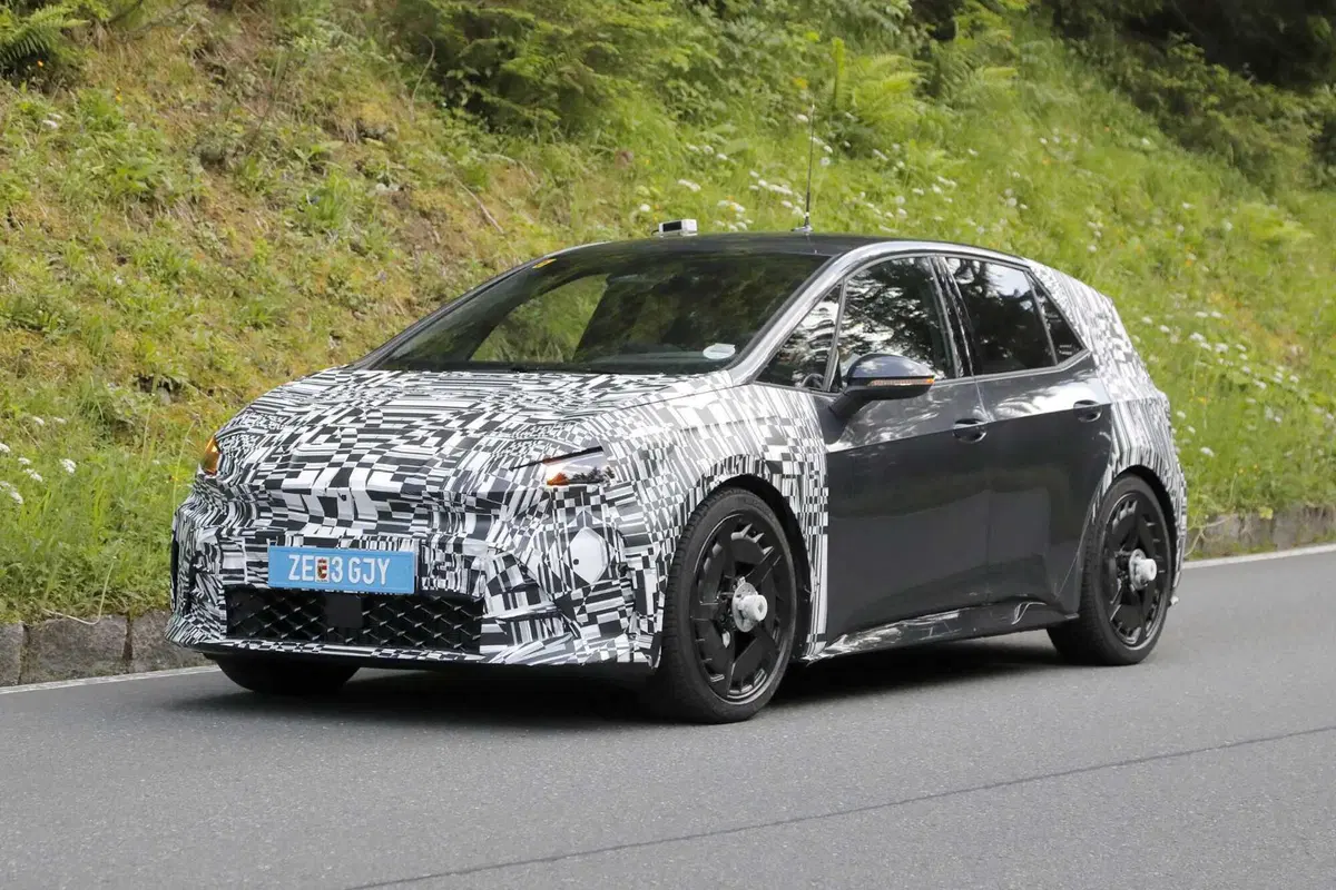 Facelift in vista per la Cupra Born: restyling in stile Formentor e Tavascan, ma il futuro resta incerto (4)