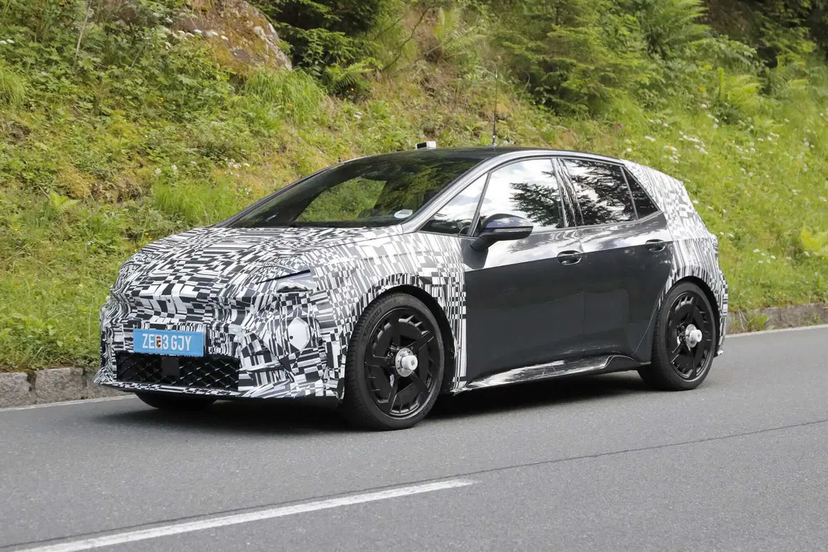 Facelift in vista per la Cupra Born: restyling in stile Formentor e Tavascan, ma il futuro resta incerto (5)