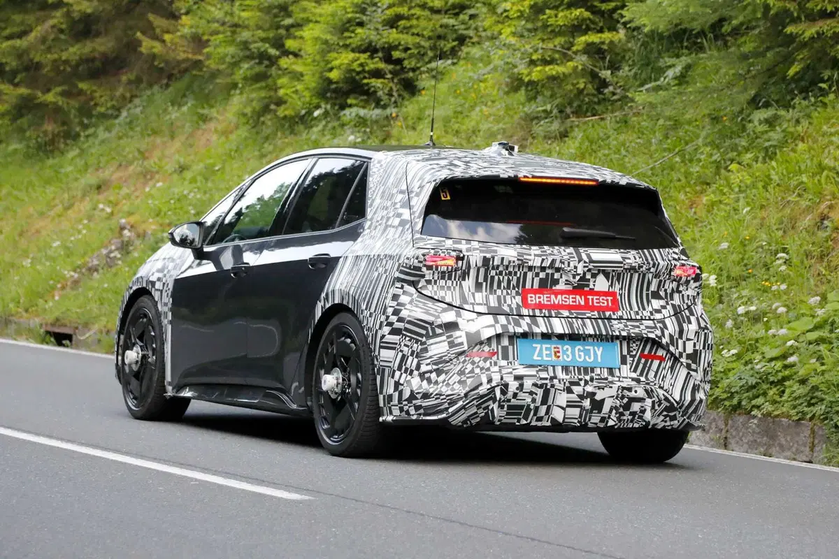 Facelift in vista per la Cupra Born: restyling in stile Formentor e Tavascan, ma il futuro resta incerto (12)
