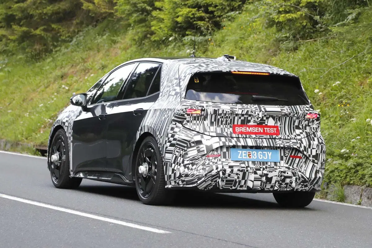 Facelift in vista per la Cupra Born: restyling in stile Formentor e Tavascan, ma il futuro resta incerto (13)