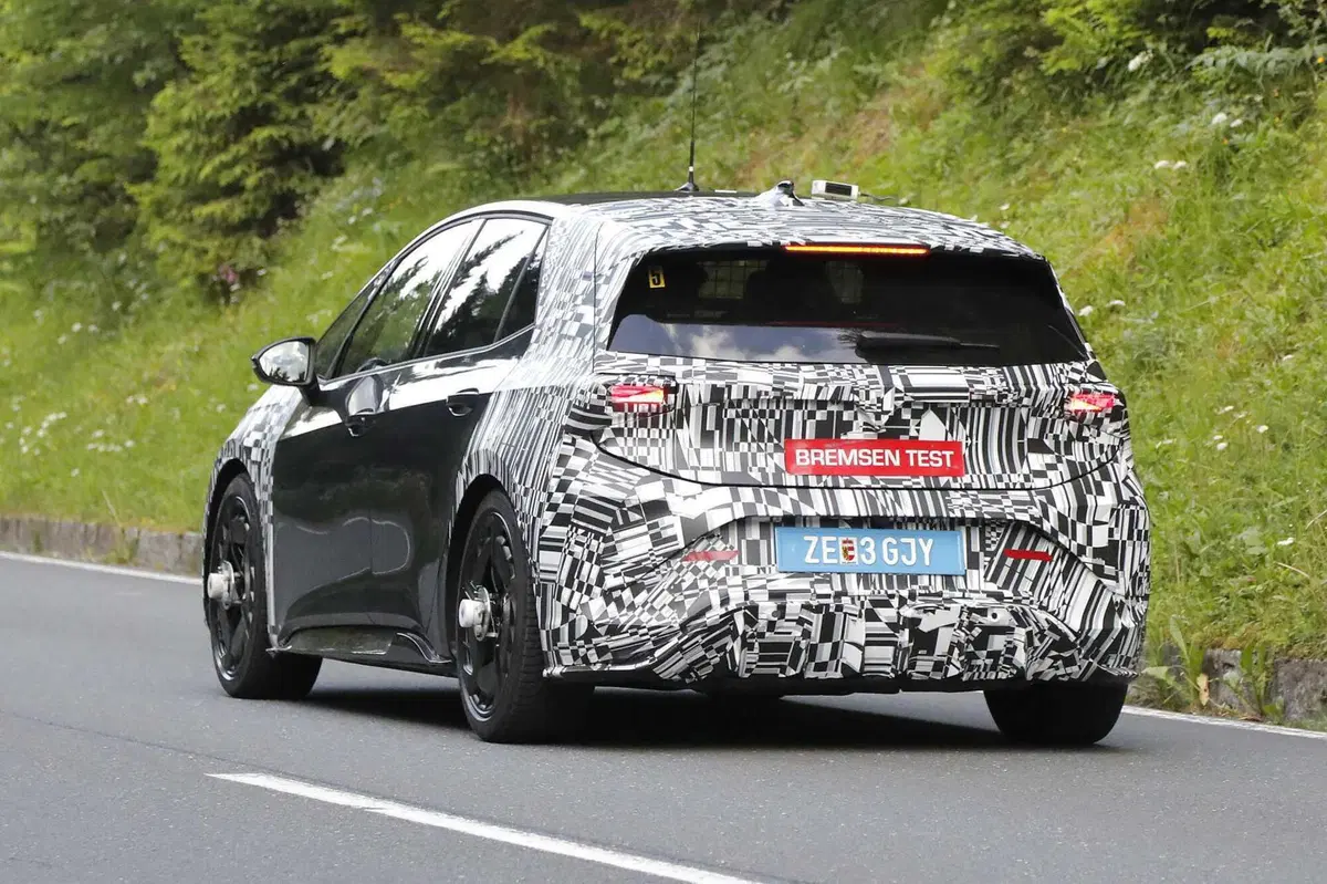 Facelift in vista per la Cupra Born: restyling in stile Formentor e Tavascan, ma il futuro resta incerto (14)