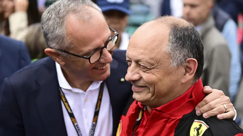 F1. Stefano Domenicali scende in campo per difendere Vasseur: "Lasciatelo in pace, sta facendo un ottimo lavoro"