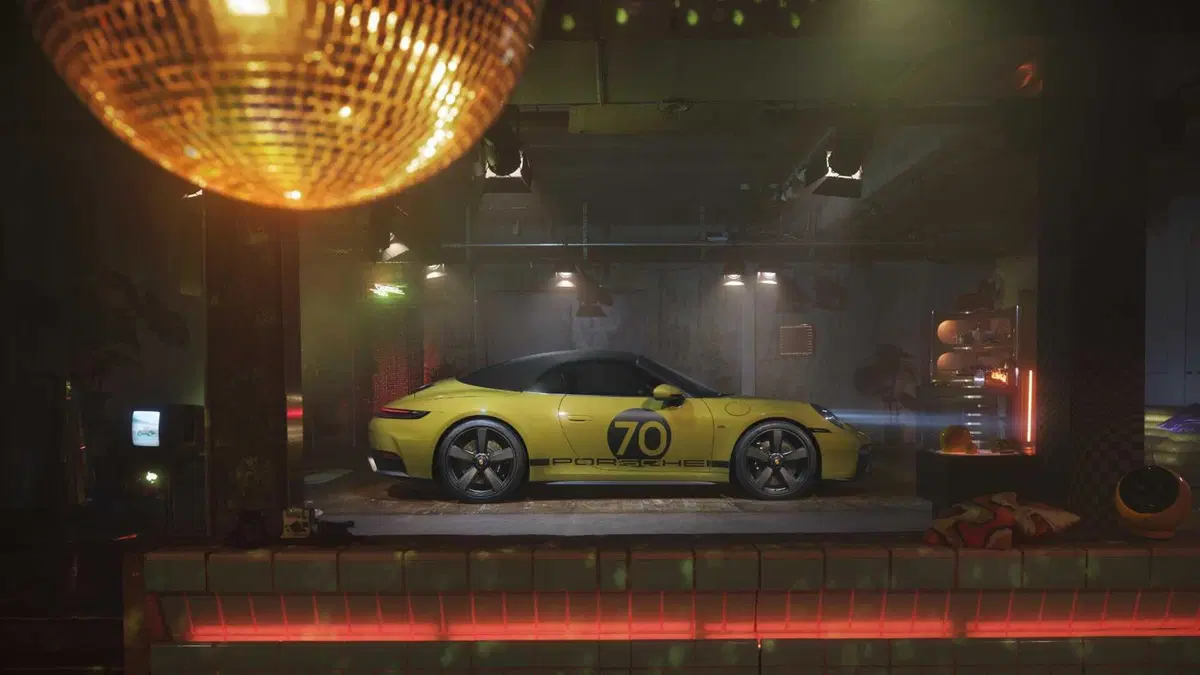 Porsche 911 GTS Spirit 70: un tuffo negli anni ’70 con la tecnologia del futuro (17)