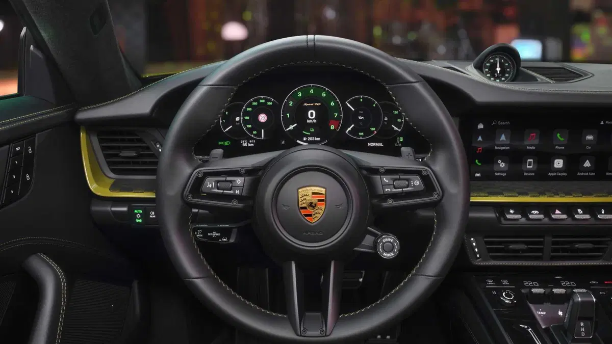 Porsche 911 GTS Spirit 70: un tuffo negli anni ’70 con la tecnologia del futuro (26)