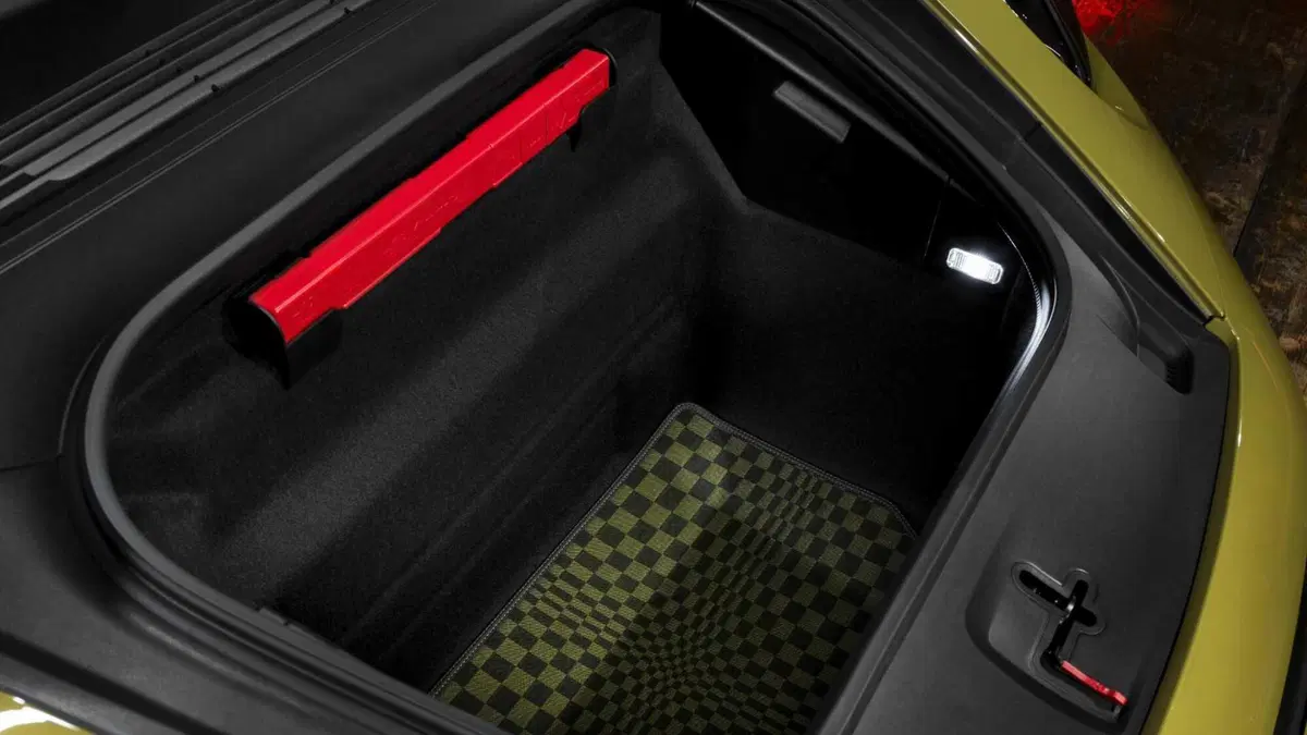 Porsche 911 GTS Spirit 70: un tuffo negli anni ’70 con la tecnologia del futuro (34)