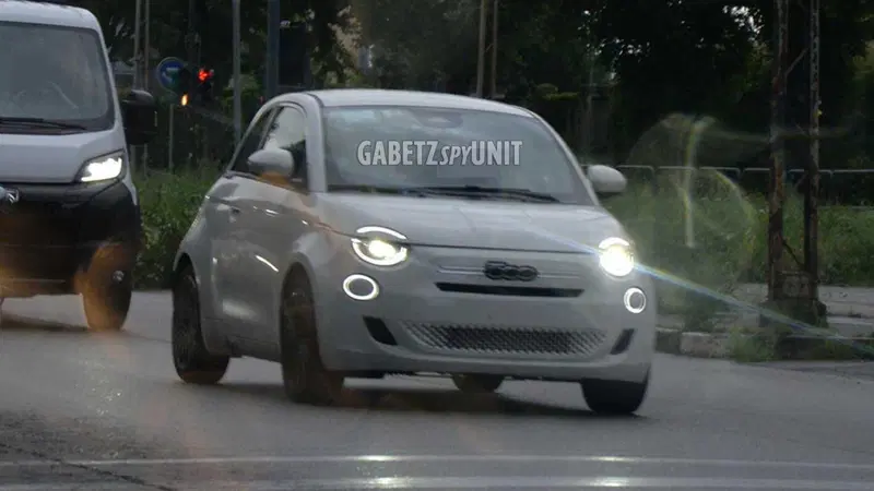 Nuova Fiat 500 Ibrida: debutto imminente, test gi&agrave; su strada a Torino [Foto Spia]