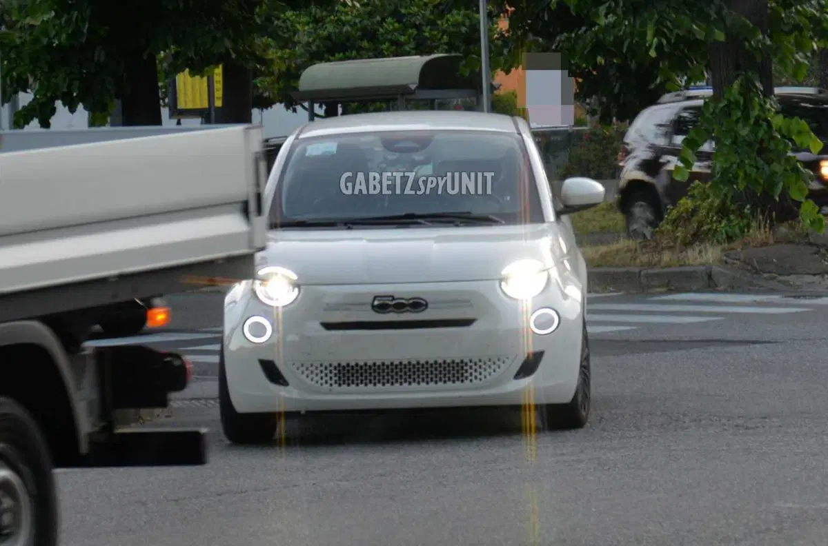 Nuova Fiat 500 Ibrida: debutto imminente, test già su strada a Torino [Foto Spia] (7)
