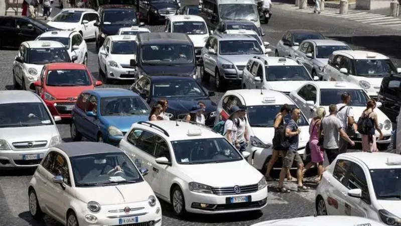 Roma, blocco diesel Euro5 dal 1&deg; novembre 2025, centinaia di migliaia di cittadini a piedi