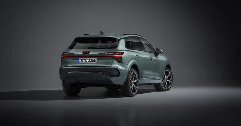 Nuova Audi Q3 2025: hai visto quanto hanno ridotto il prezzo? Ecco come cambia il suv di medie dimensioni