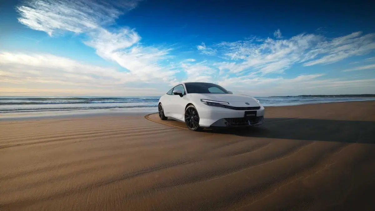 Honda sorprende a Goodwood 2025: in scena la “quasi kei car” elettrica e tante icone del passato